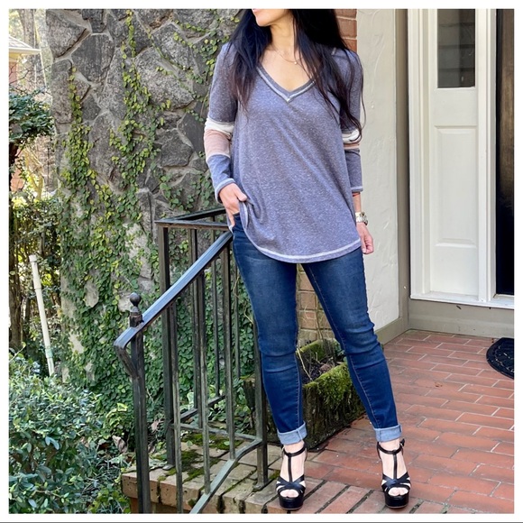 Two tone color block knit fabric casual top - Picture 2 of 7